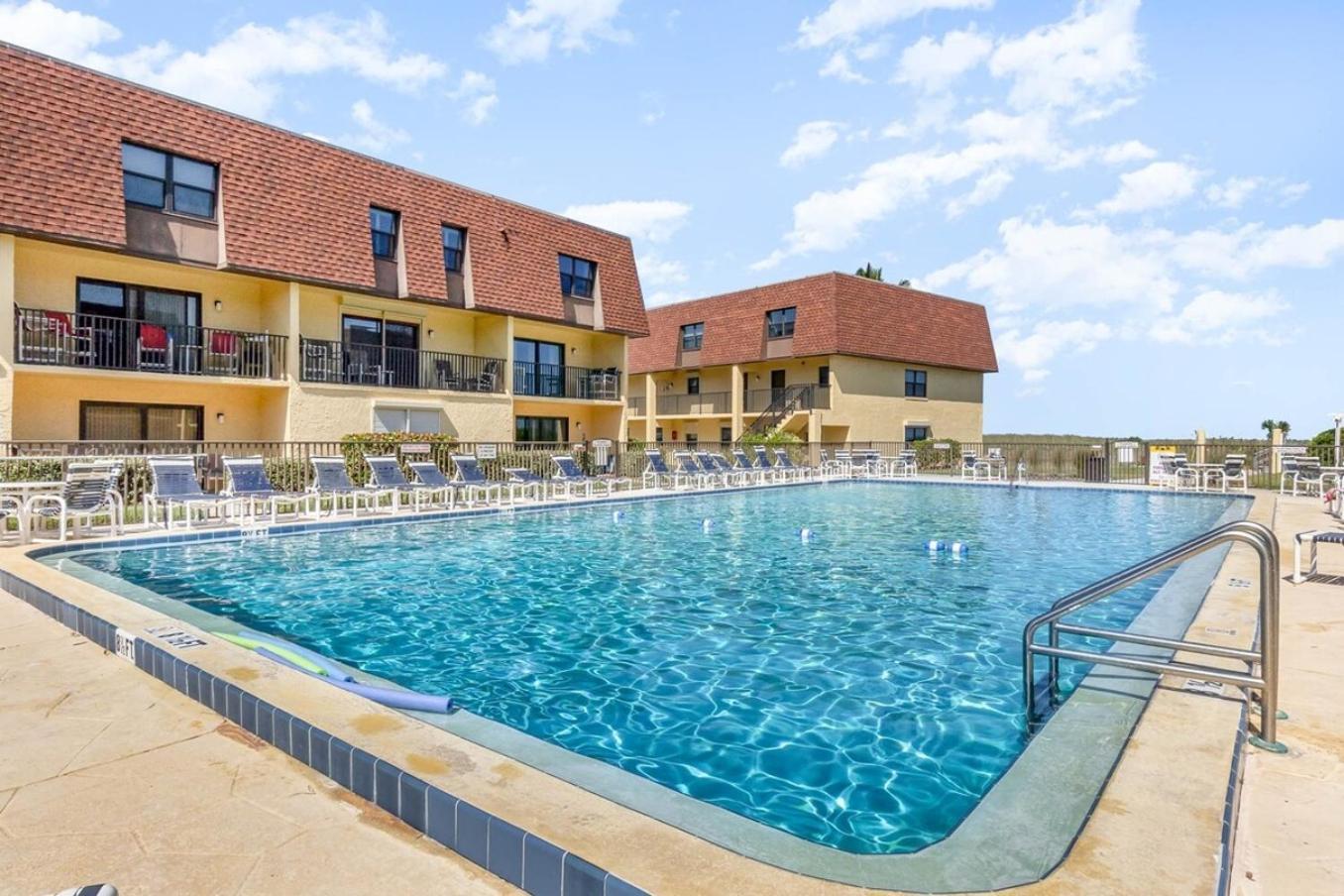 Pier Pressure Beachfront Wpool ココアビーチ エクステリア 写真